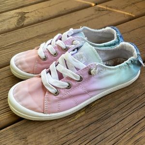 Girls size 2 Roxy slip on tennis shoes
